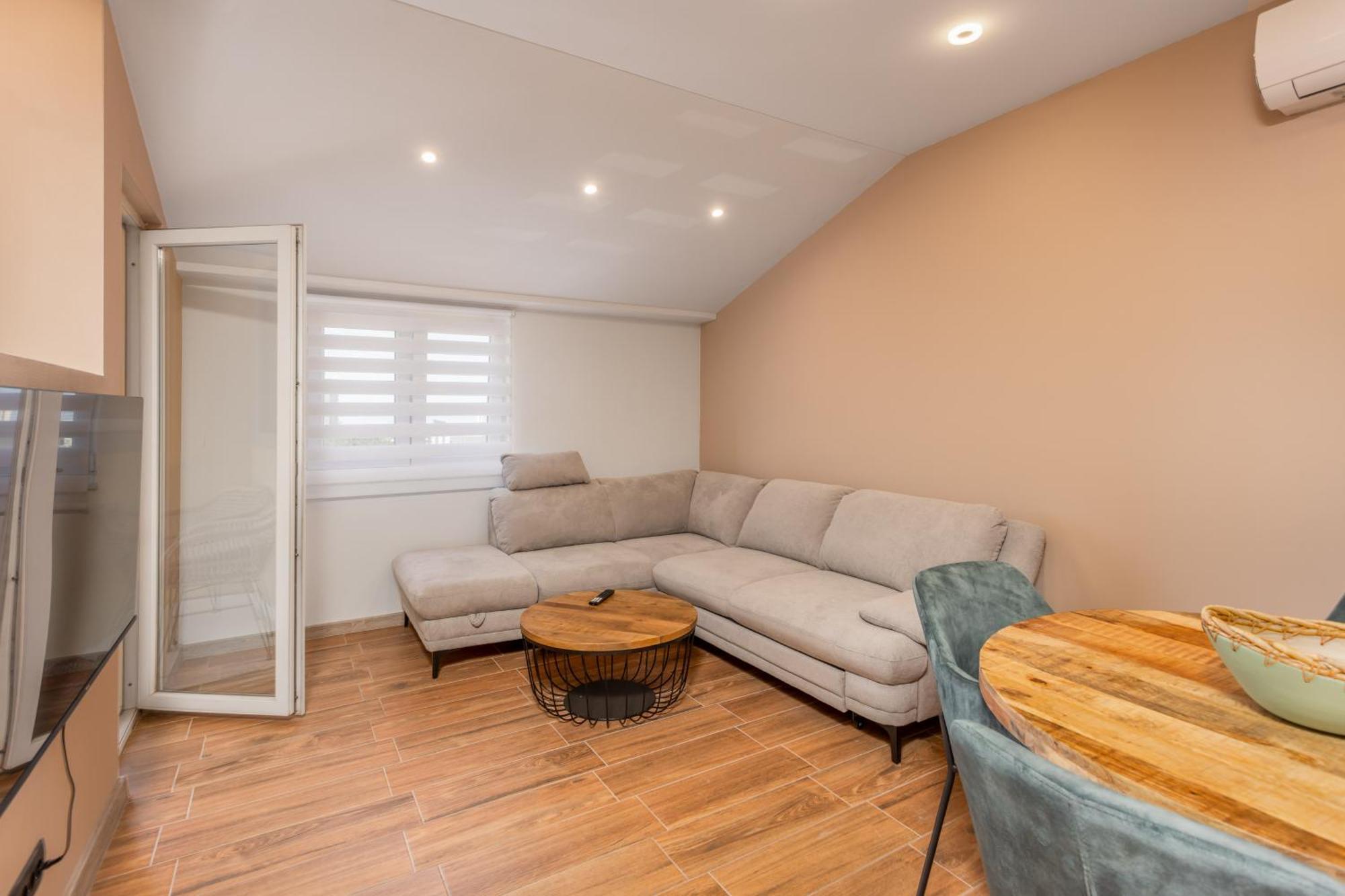 Apartment Adastra With Private Parking And Floor Heating